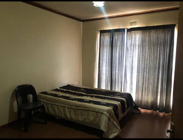 4 BEDROOM HOUSE TO LET IN LAMONT PARK